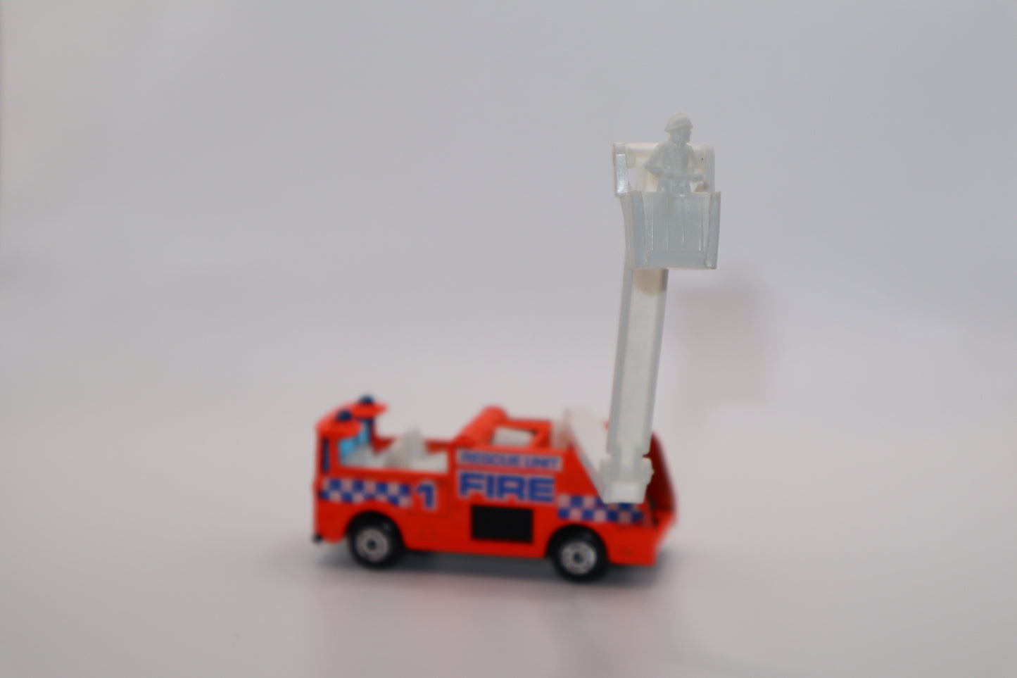 Matchbox Snorkel Truck Fire Rescue Unit – HO Scale – Diecast