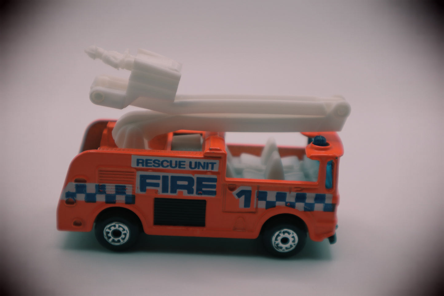 Matchbox Snorkel Truck Fire Rescue Unit – HO Scale – Diecast