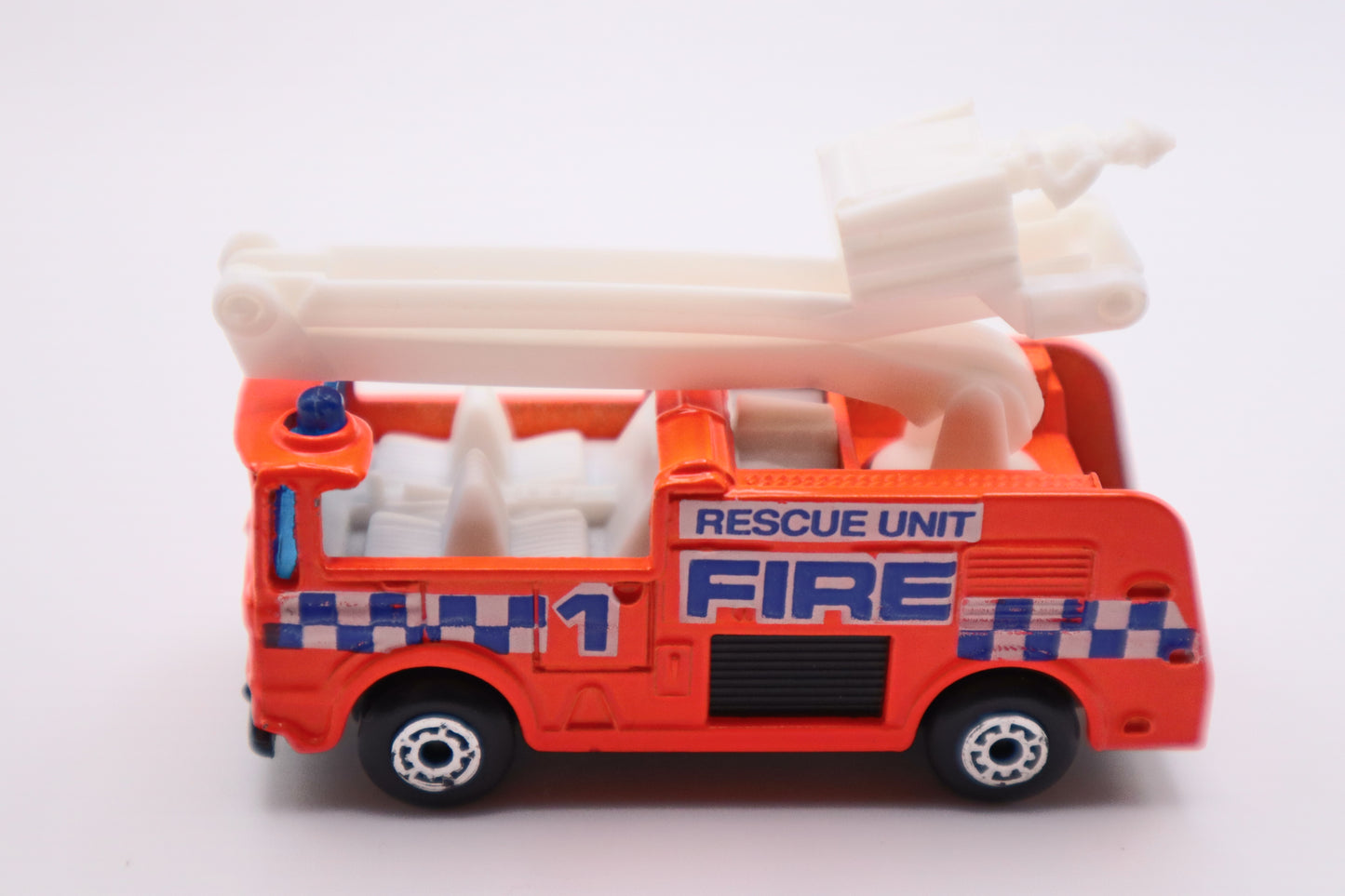 Matchbox Snorkel Truck Fire Rescue Unit – HO Scale – Diecast