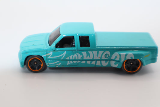 Hot Wheels Exclusive Custom Chevy C3500 – Speed Blur (2018)