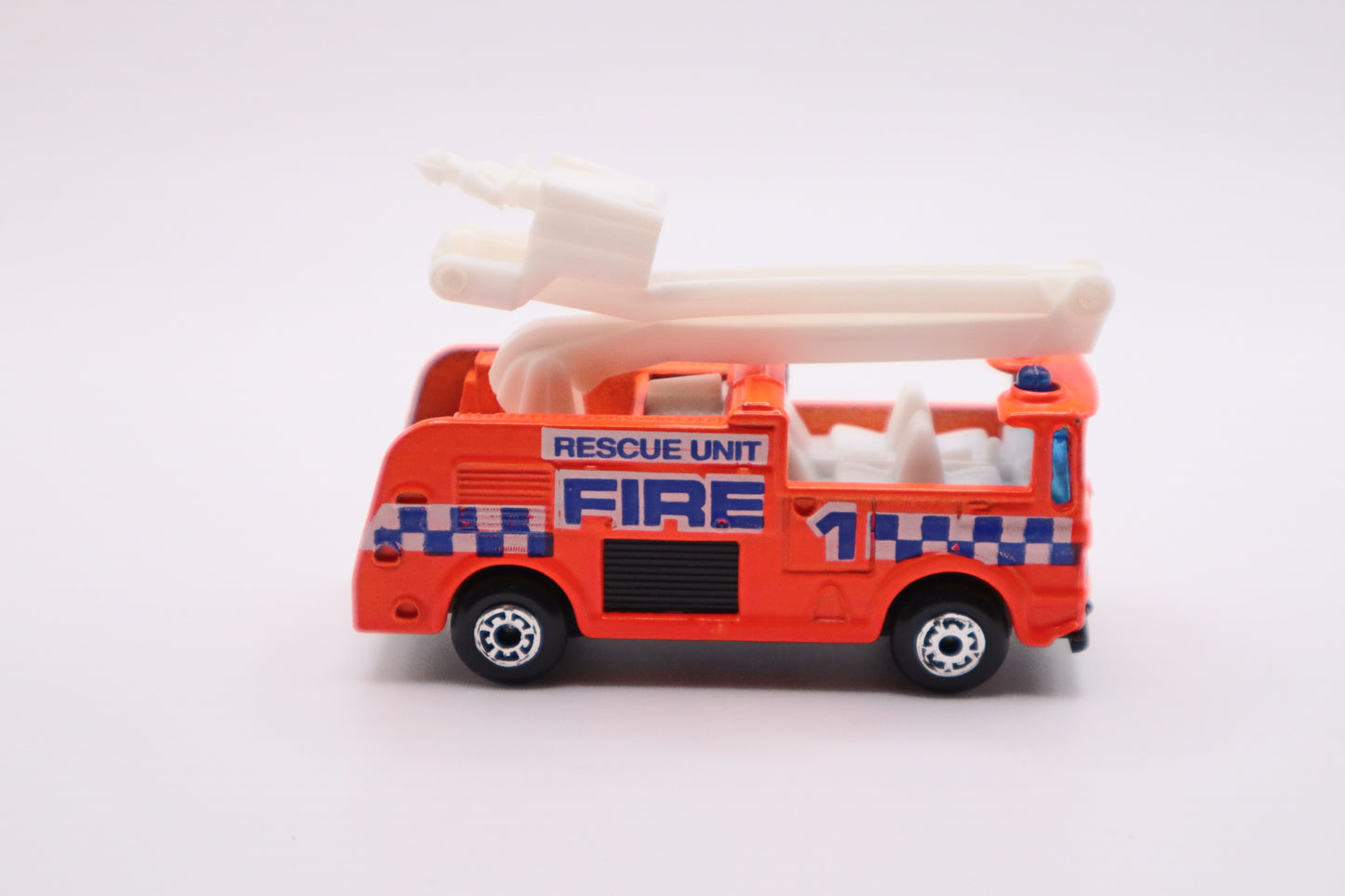 Matchbox Snorkel Truck Fire Rescue Unit – HO Scale – Diecast